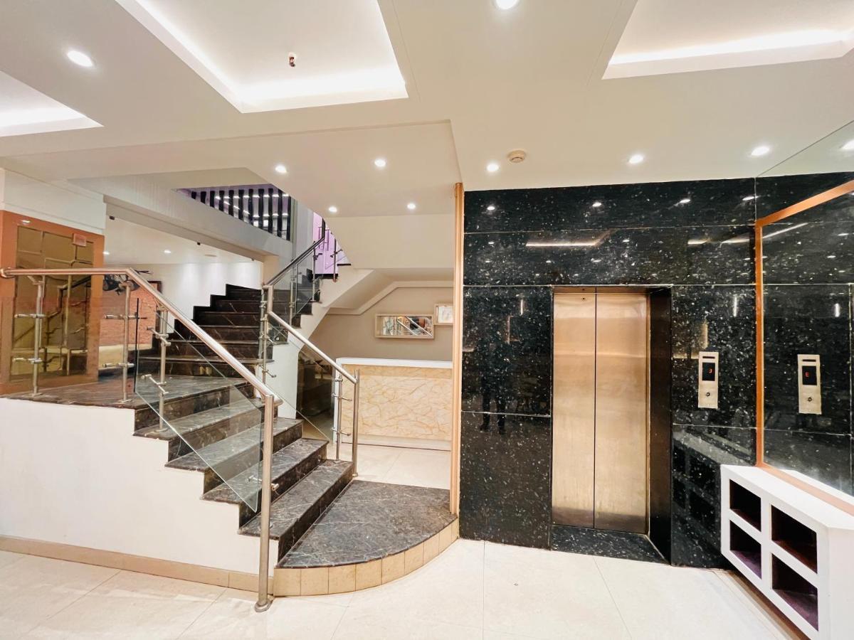 Hotel At Residency Kaushambi Couple Friendly Ghaziabad Extérieur photo