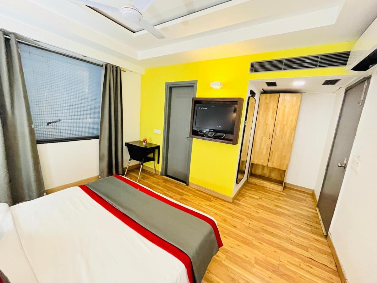 Hotel At Residency Kaushambi Couple Friendly Ghaziabad Extérieur photo