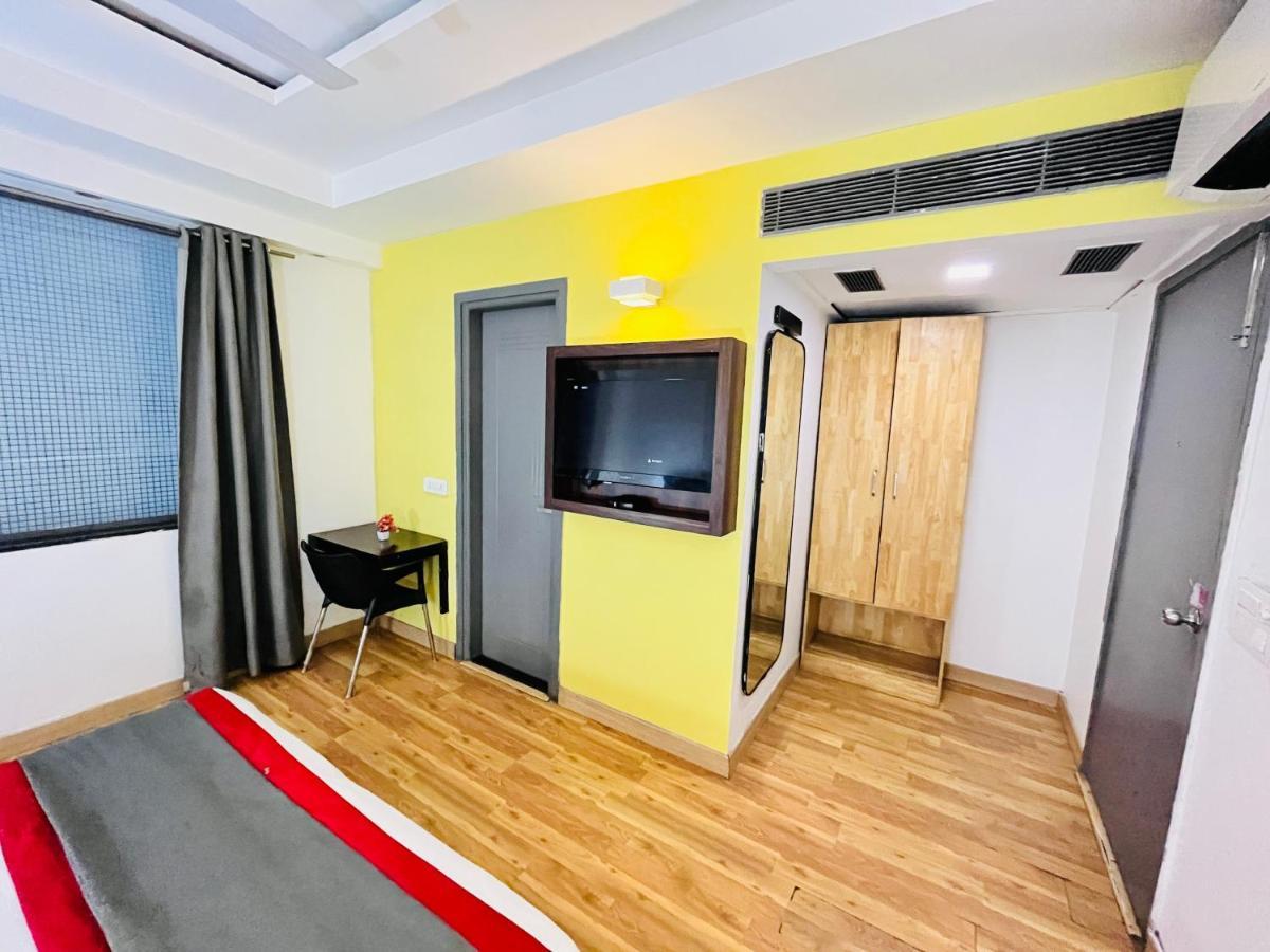 Hotel At Residency Kaushambi Couple Friendly Ghaziabad Extérieur photo