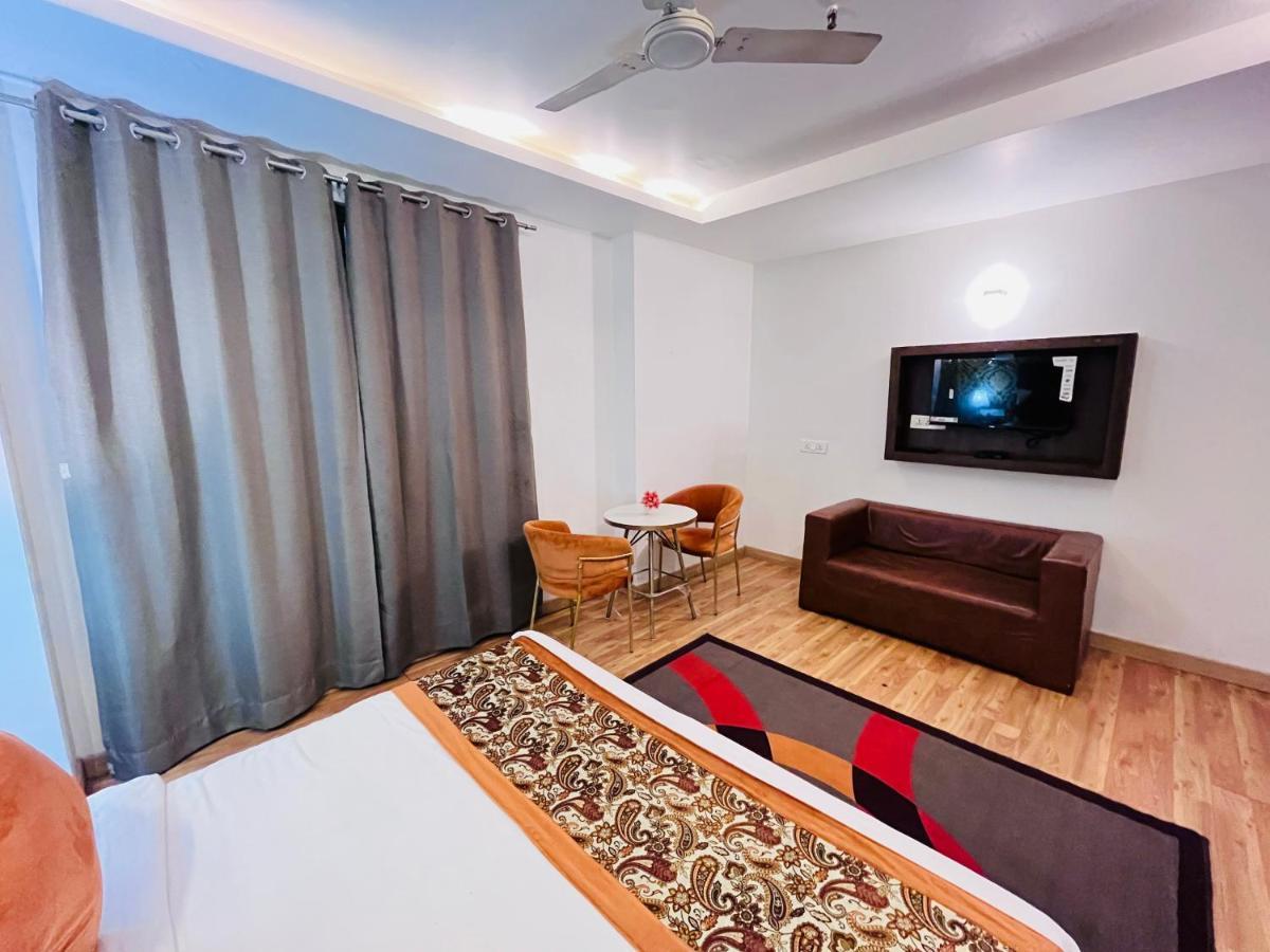 Hotel At Residency Kaushambi Couple Friendly Ghaziabad Extérieur photo