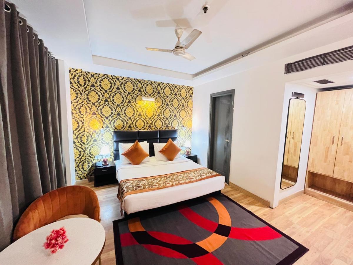 Hotel At Residency Kaushambi Couple Friendly Ghaziabad Extérieur photo