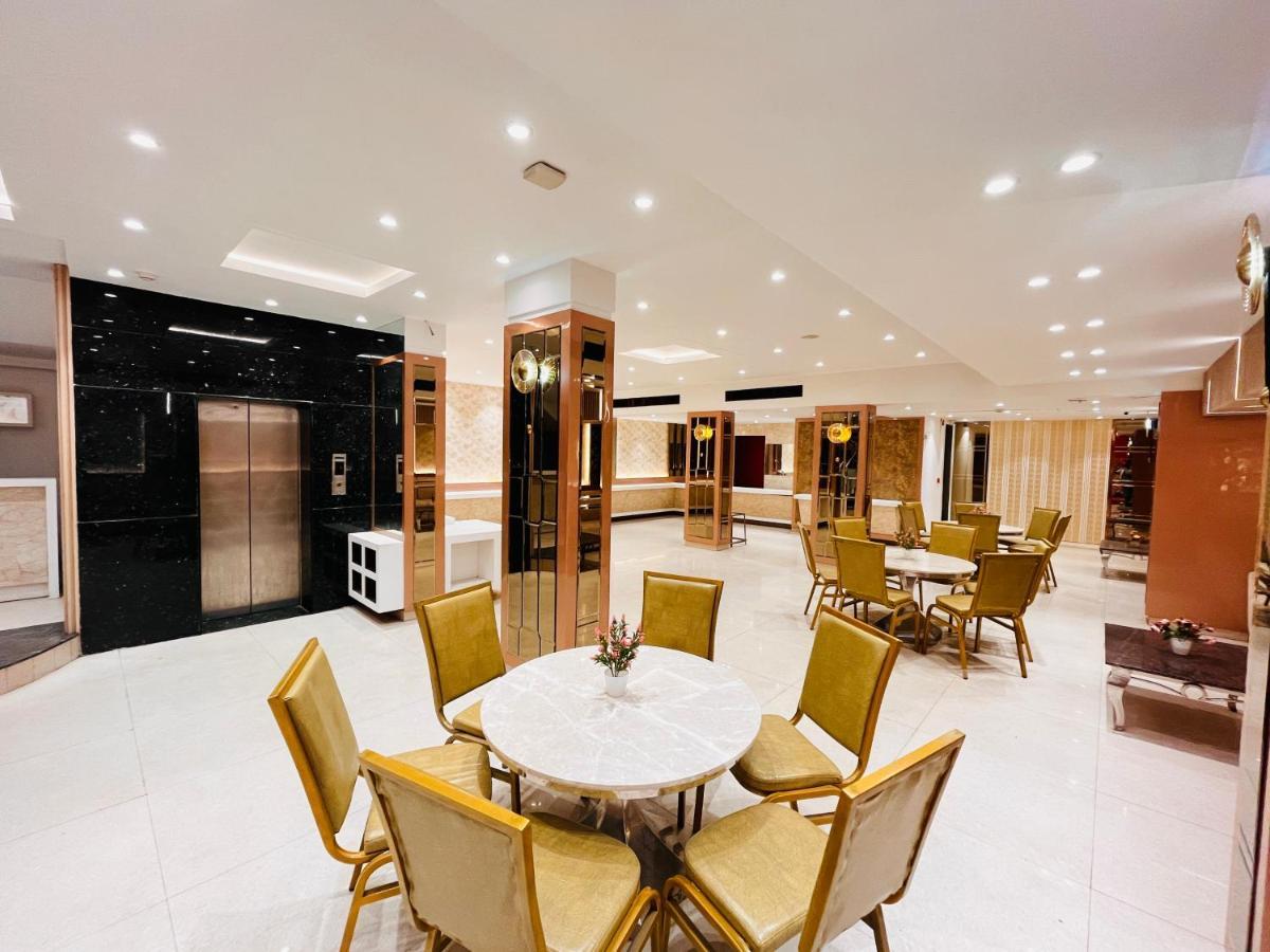 Hotel At Residency Kaushambi Couple Friendly Ghaziabad Extérieur photo