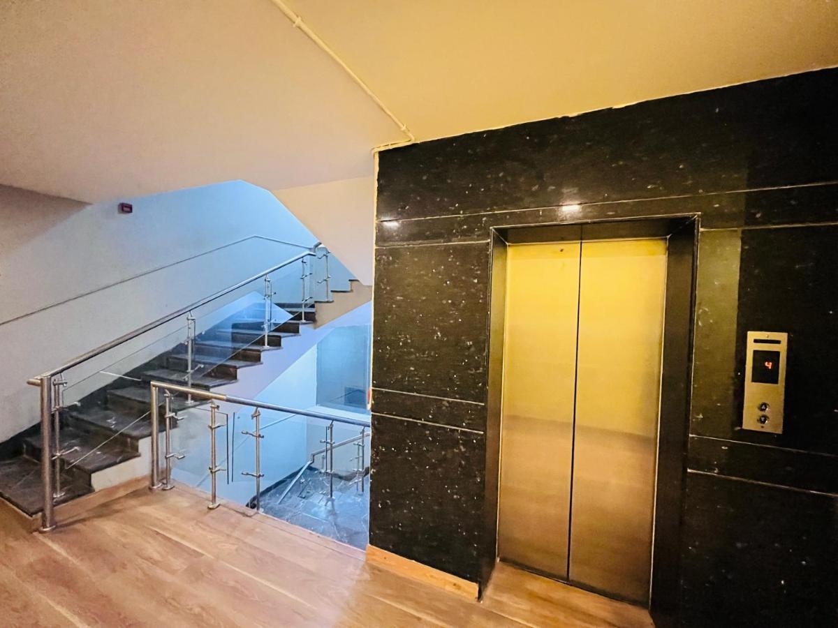 Hotel At Residency Kaushambi Couple Friendly Ghaziabad Extérieur photo
