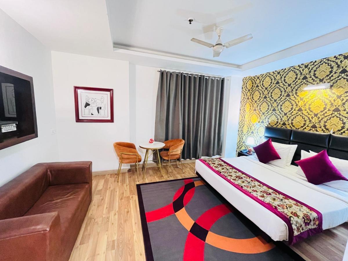 Hotel At Residency Kaushambi Couple Friendly Ghaziabad Extérieur photo