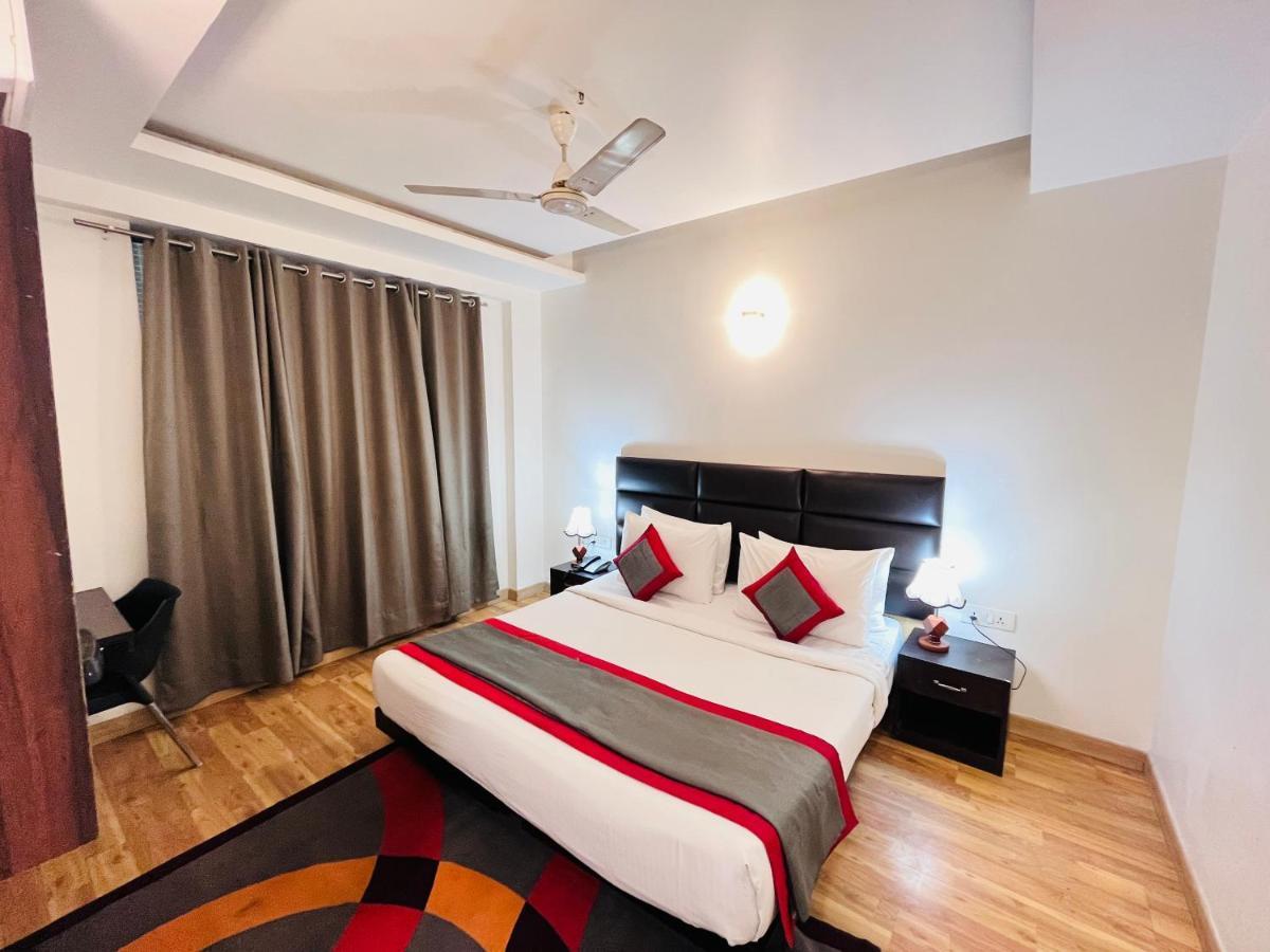 Hotel At Residency Kaushambi Couple Friendly Ghaziabad Extérieur photo